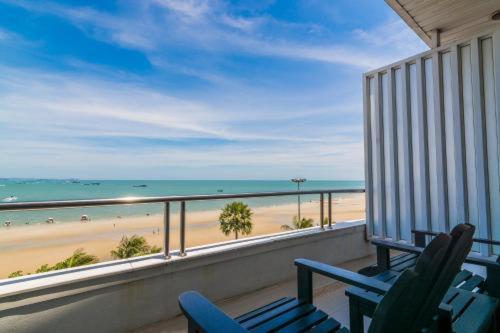 Baboona Beachfront Living Отель 3*