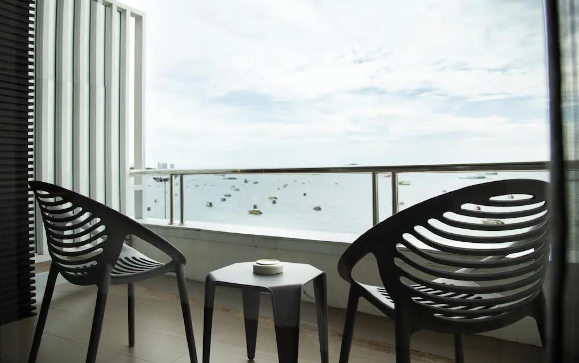 Baboona Beachfront Living Паттайя