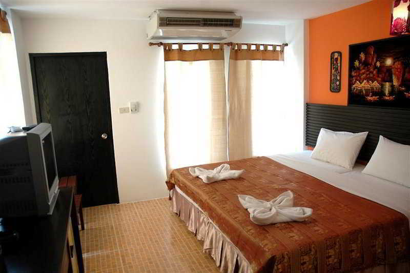 Отель Baboona Beachfront Living Паттайя