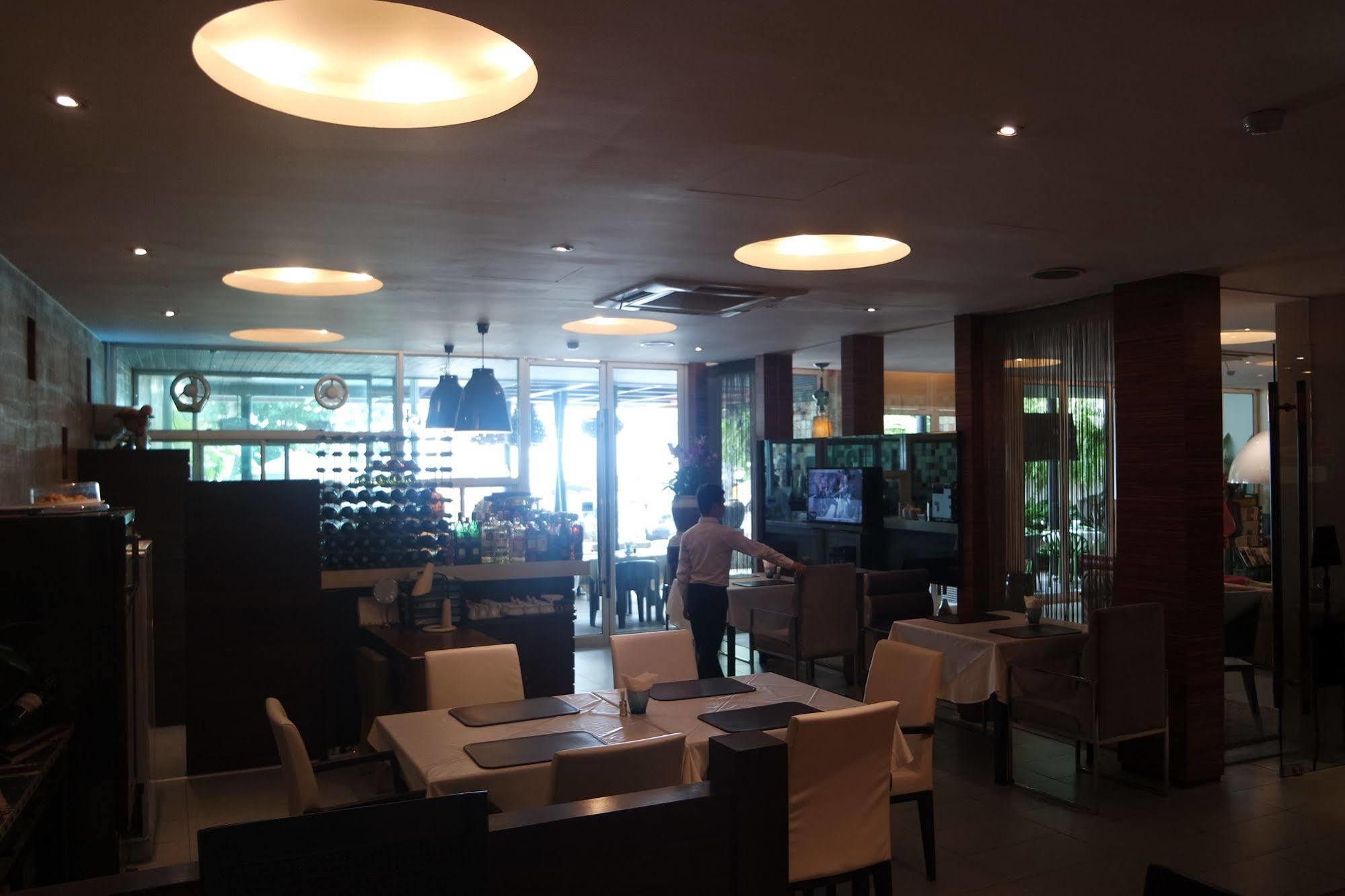 Baboona Beachfront Living Отель
