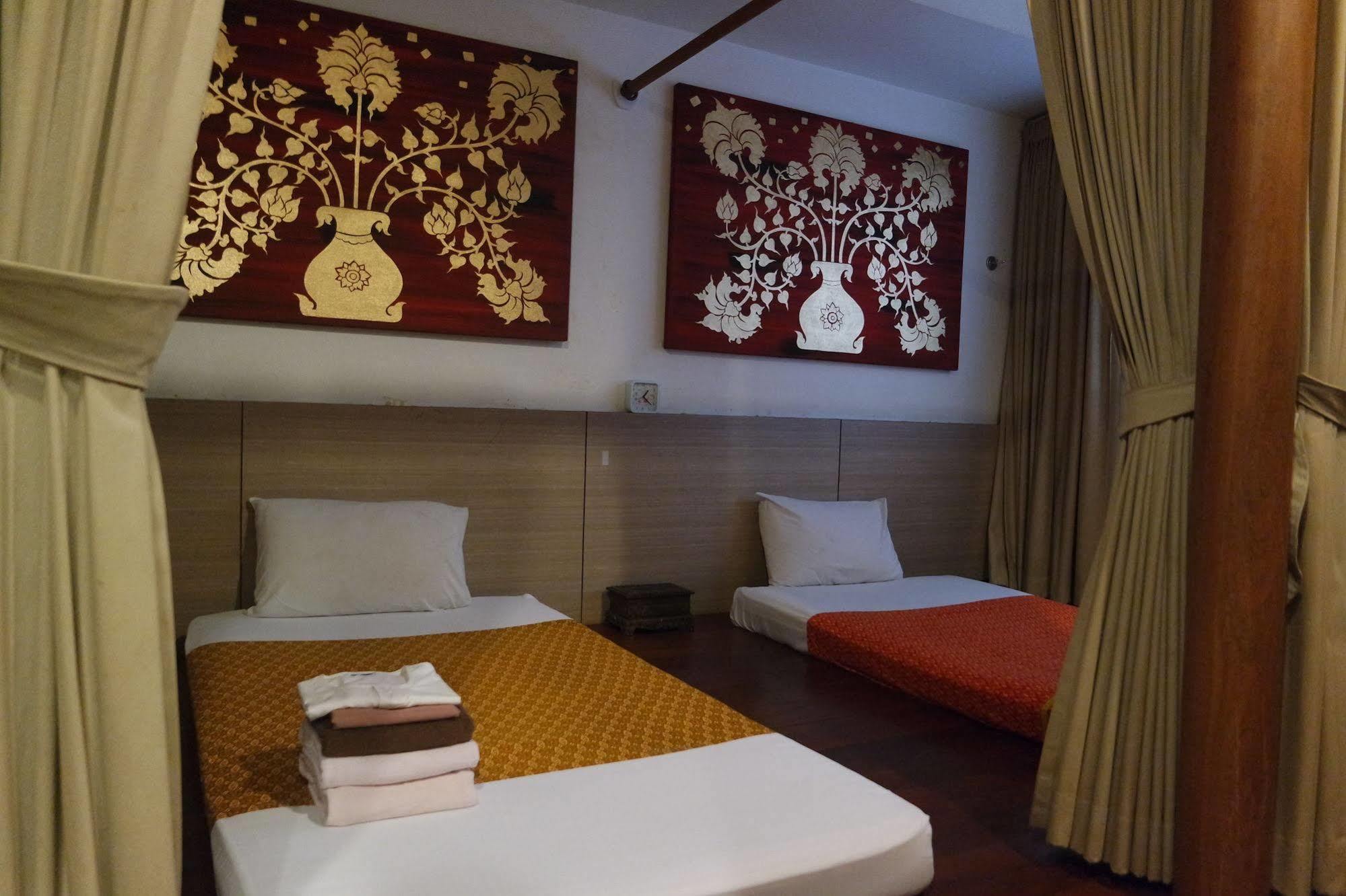 Отель Baboona Beachfront Living 3*