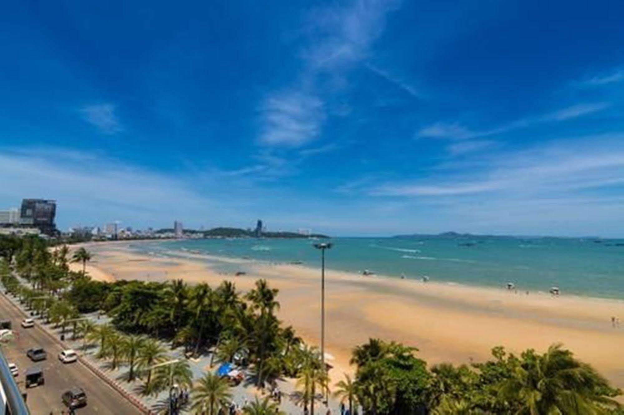 Отель Baboona Beachfront Living 3*
